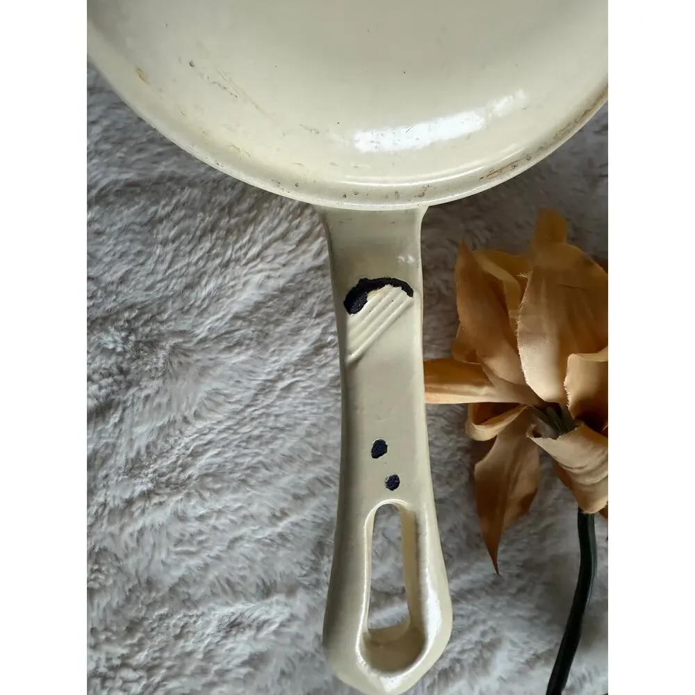 Plow and Hearth Original Cast Iron Sauce Pan with Lid 6 1/2
